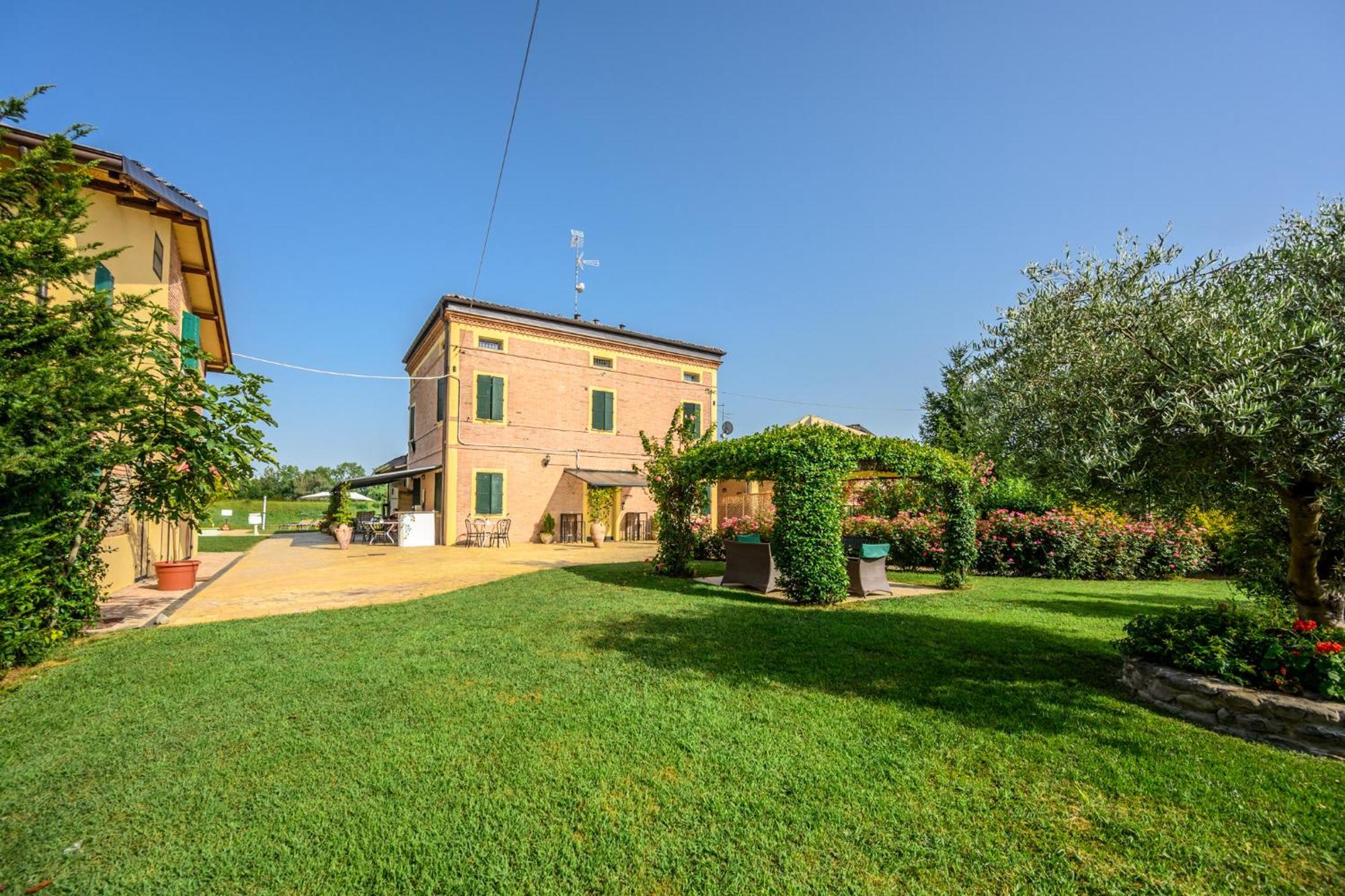 La Casa Di Valeria - Modena Bed & Breakfast ภายนอก รูปภาพ
