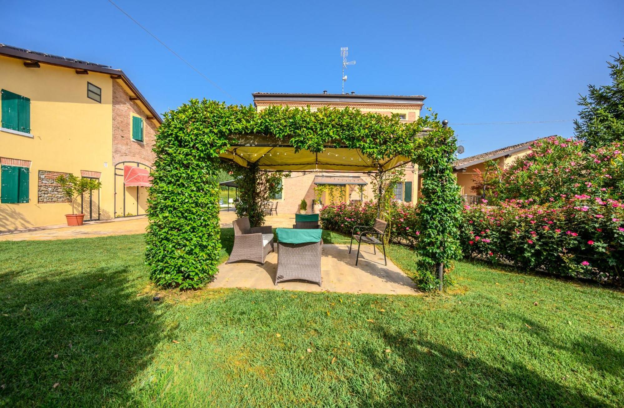 La Casa Di Valeria - Modena Bed & Breakfast ภายนอก รูปภาพ