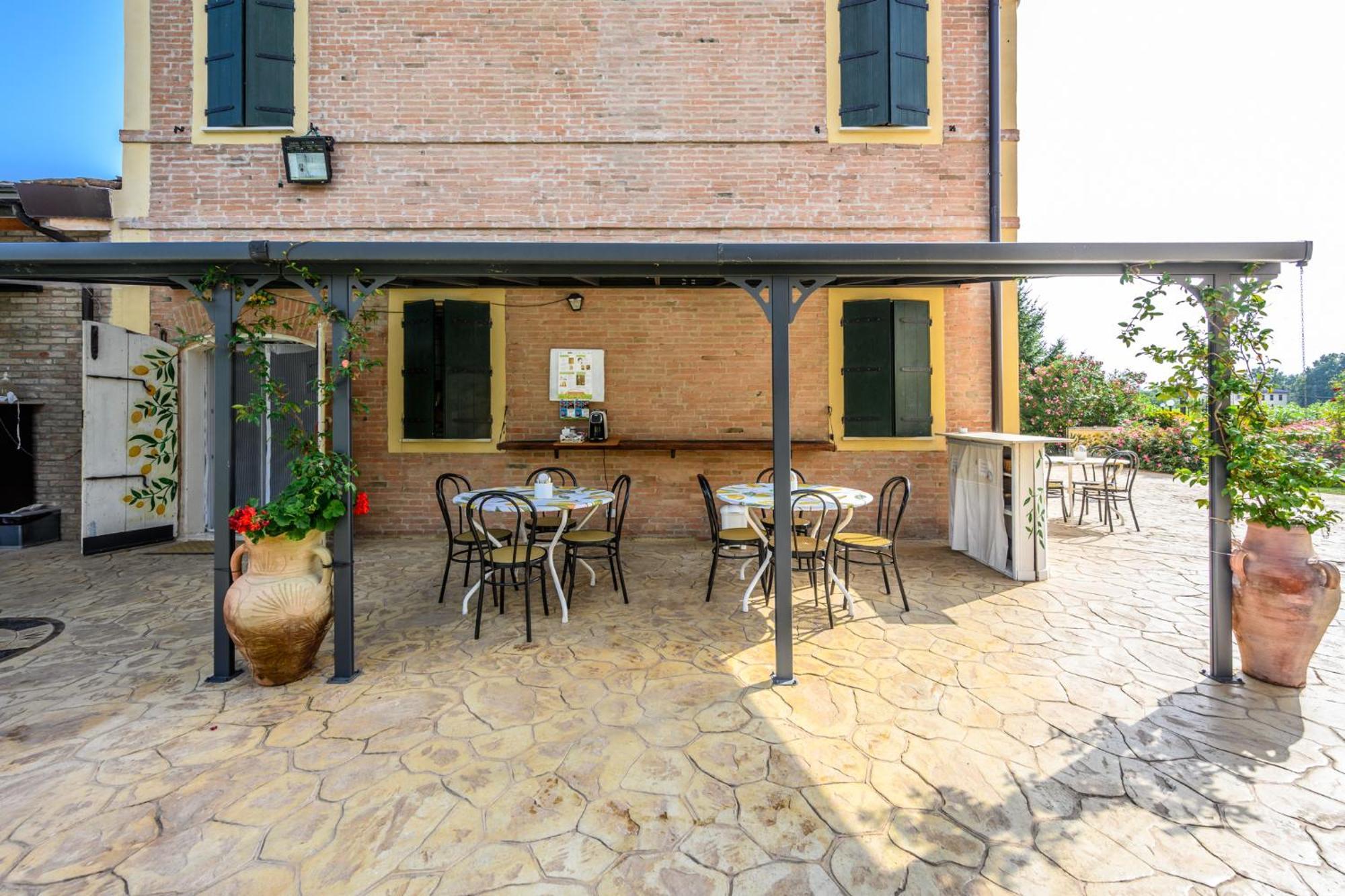 La Casa Di Valeria - Modena Bed & Breakfast ภายนอก รูปภาพ